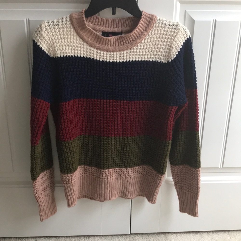 Women’s LUNYC sweater.